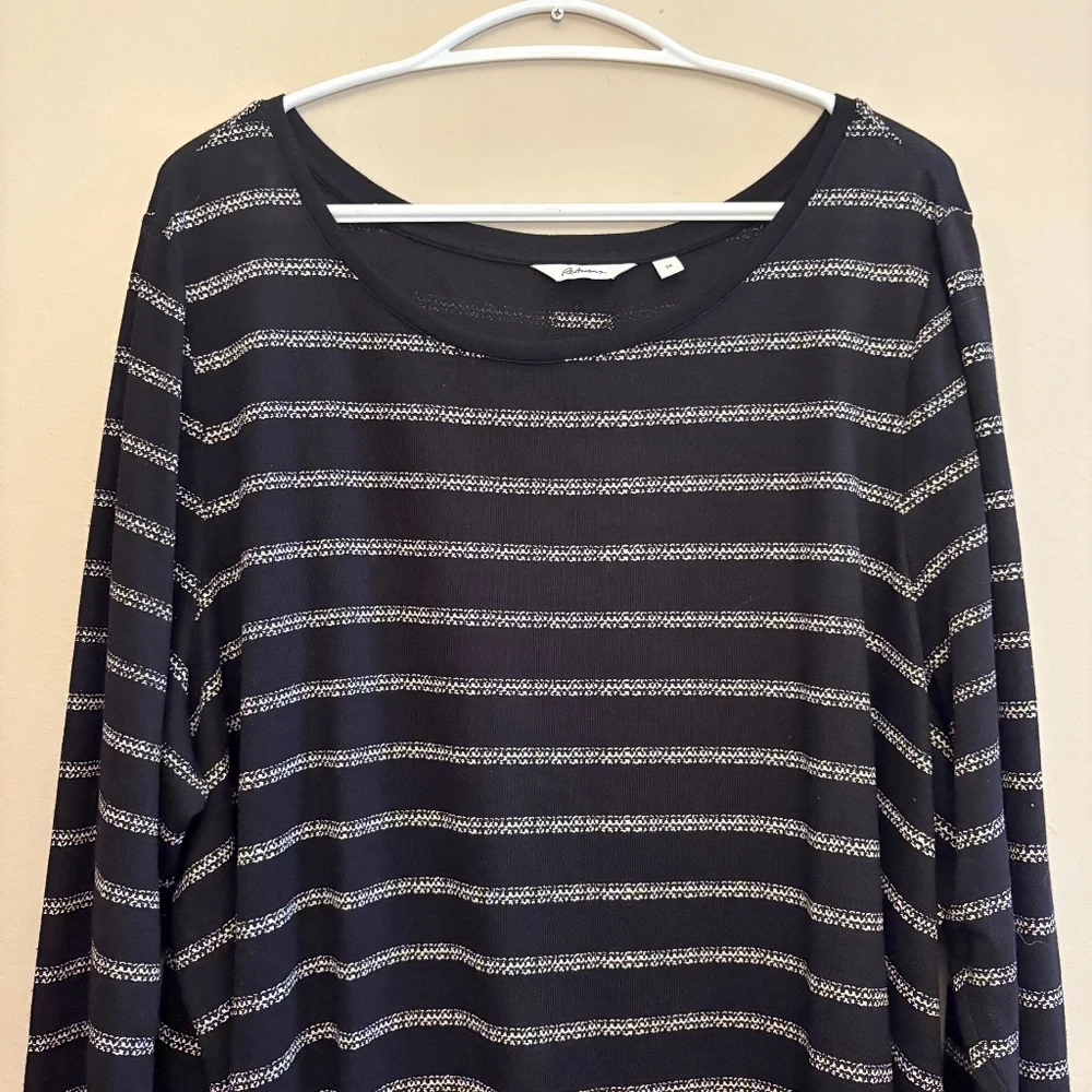 Reitmans Black & White Striped Knit Top with Button Back – Plus Size 3X EUC - Picture 4 of 13